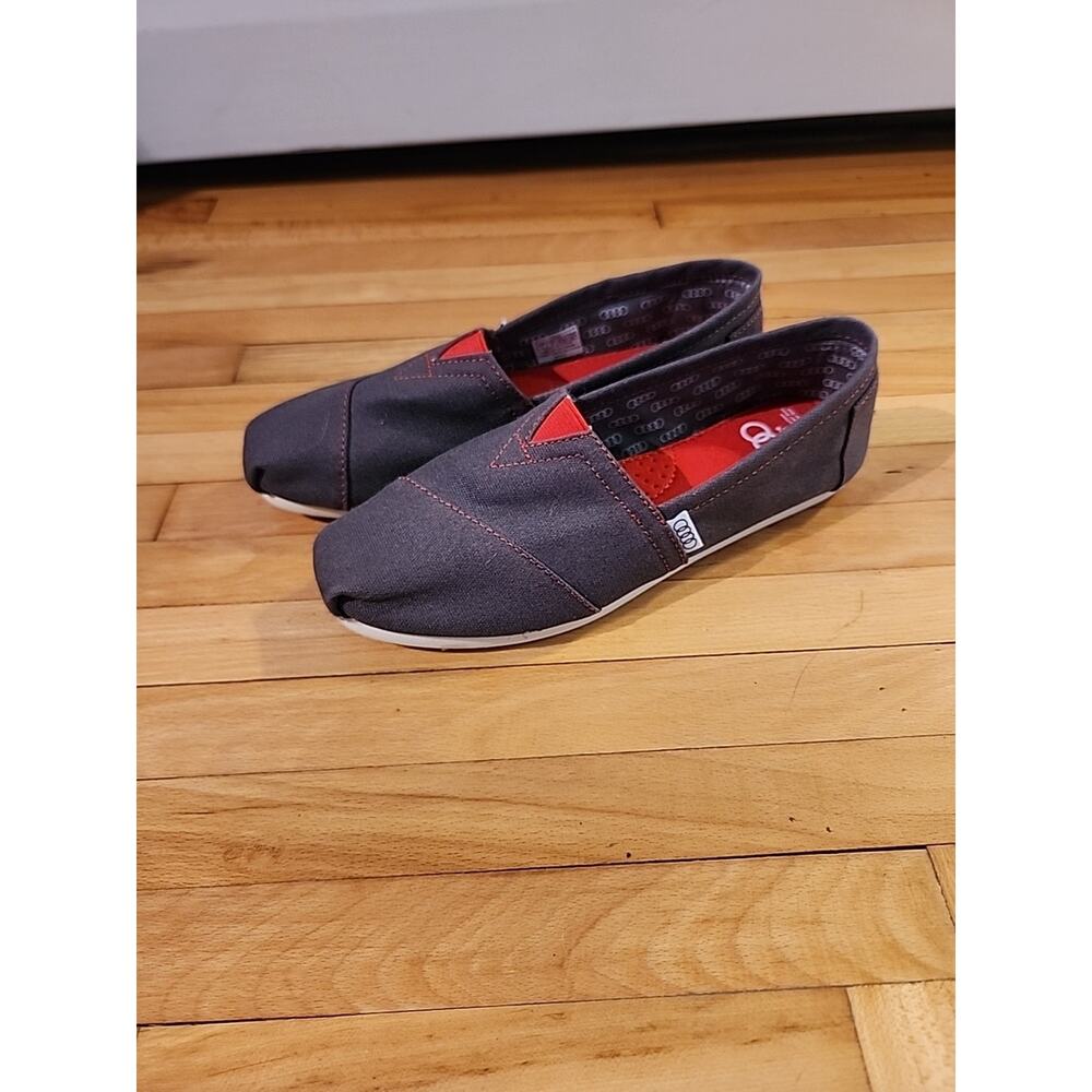 Toms Men’s Espadrille Canvas Audi Ash Gray Red Accent Shoes 7 M NEW SLIP ONS